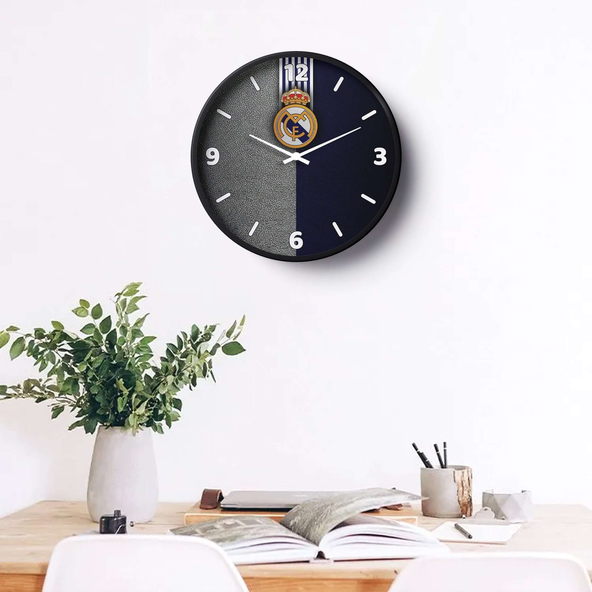 Picture of Klok Sports Wall Clock Royal Game  