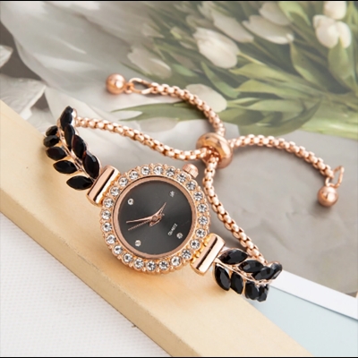 Picture of New Simple Women's Feather Bracelet Watch Fashion Quartz Wrist watch for Women - Ladies Watch
