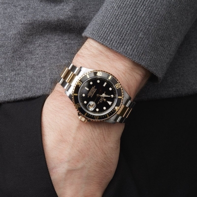 Picture of Stainless steel Watch for men - Black & Gold