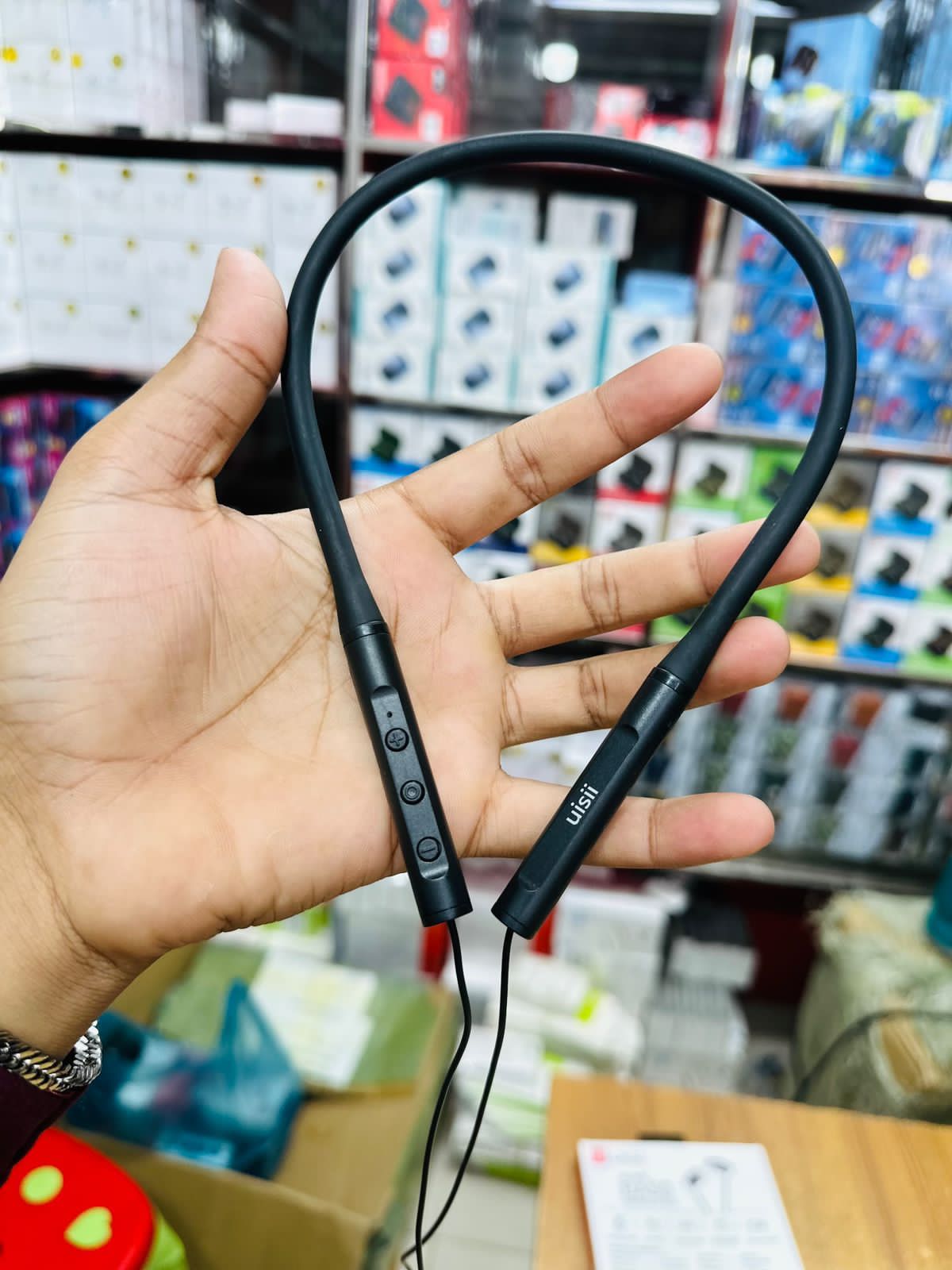 Picture of UiiSii R06 Neck-Mounted Bluetooth Earphone - Headphone Black