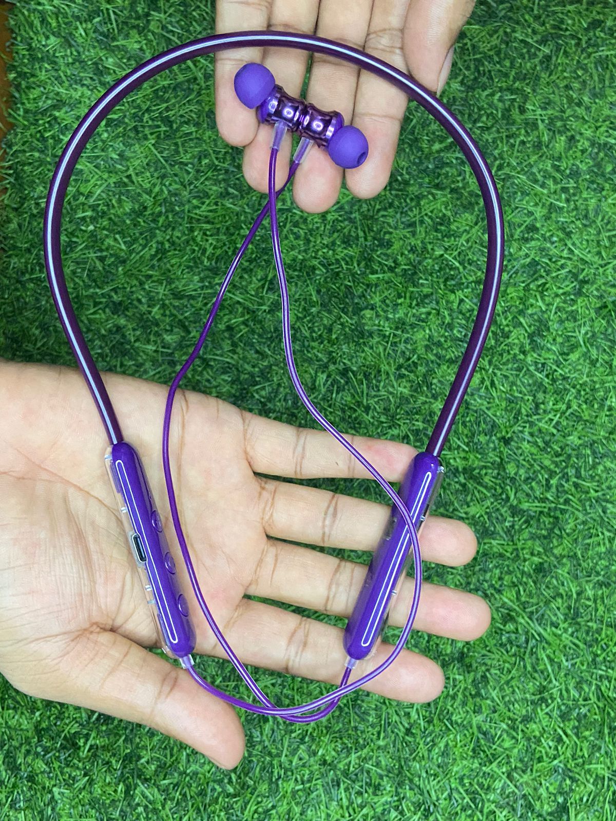 Picture of UiiSii R-05 Transparent neckband 50 Hours Music playback