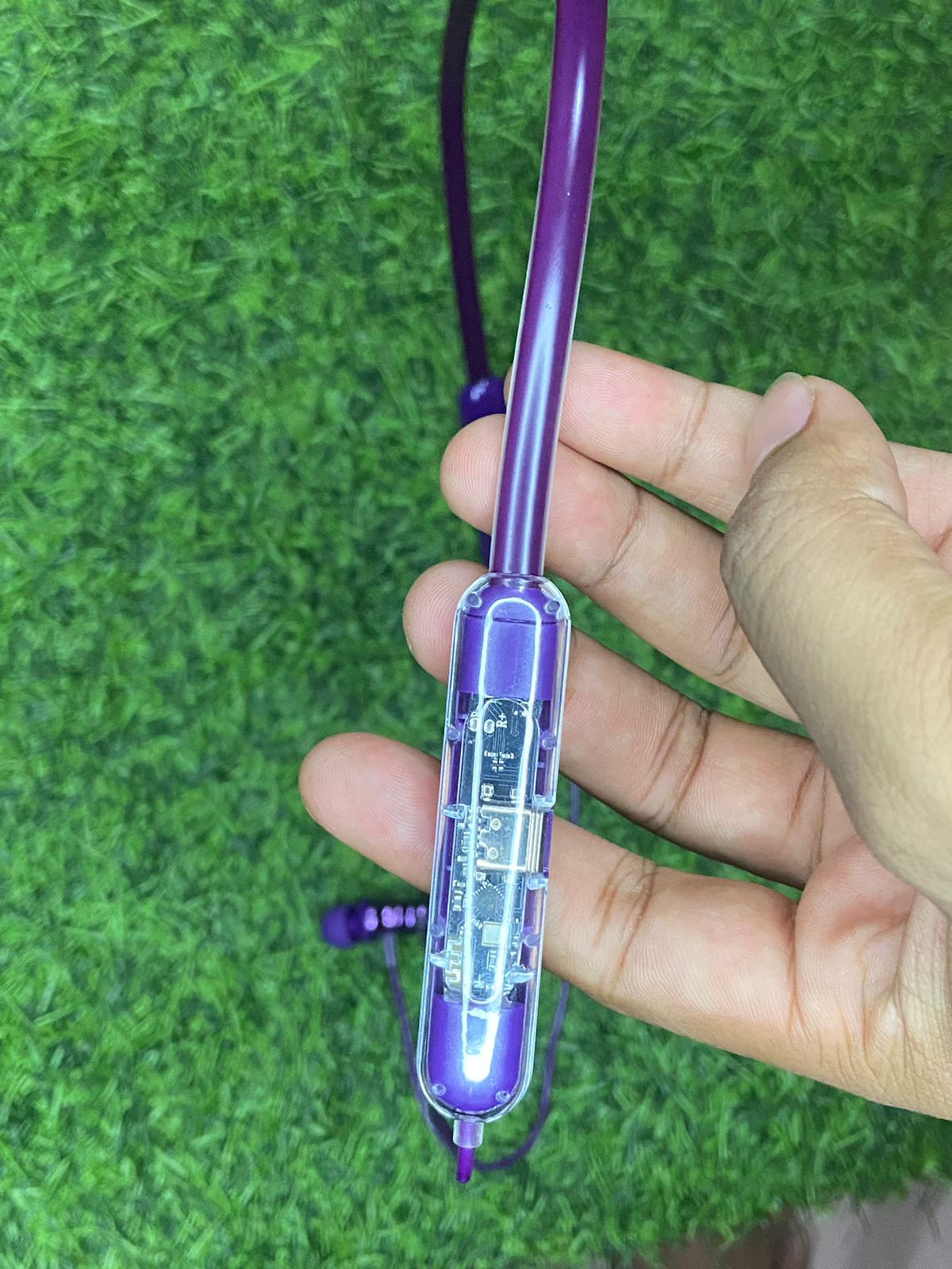 Picture of UiiSii R-05 Transparent neckband 50 Hours Music playback