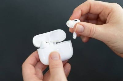 Picture of Airpods Pro TWS Wireless Bluetooth Earbuds with High Bass and Long Battery Life White