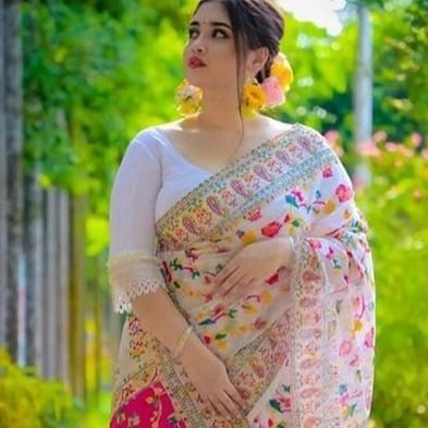 Picture of Step into the Trendy Fashionable Afsan Print Saree for Women - Stay in Vogue with Contemporary Designs Perfectly Suitable for All Seasons and Occasions - White - Int: One size