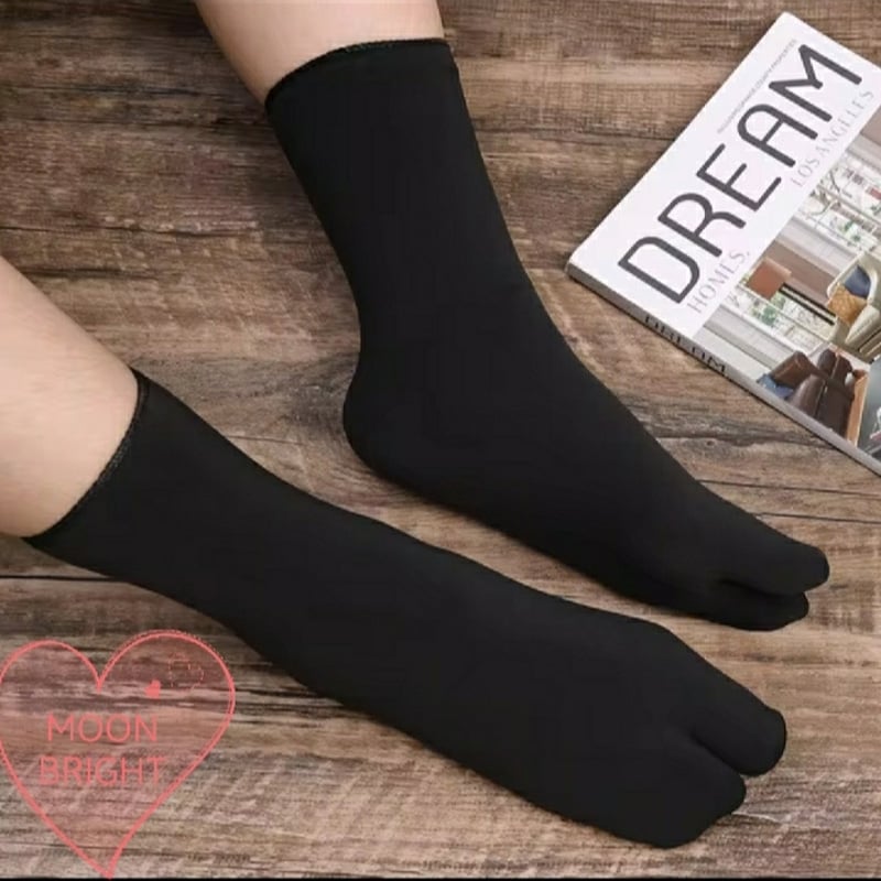 Picture of Two Finger winter Socks Japanese Style Socks black and skin colour 1 pair