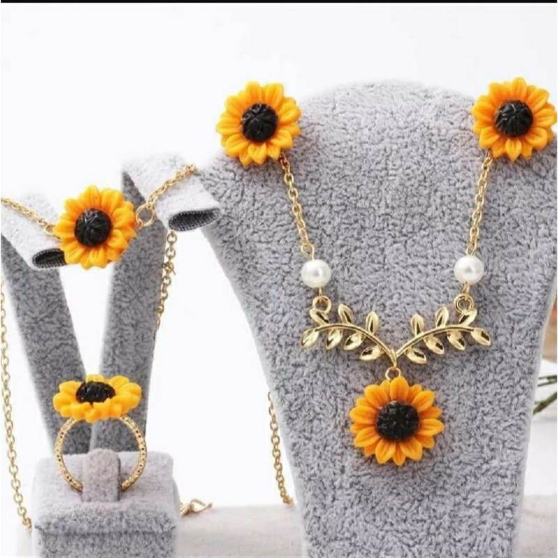 Picture of Popular Cute Sunflower Pendant Necklace 4PCS/SET for Women Vintage Fashion Gold Plated with Earrings