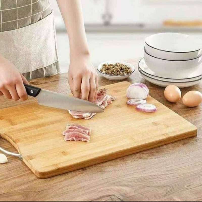 Picture of Wooden cutting and choping board with handle