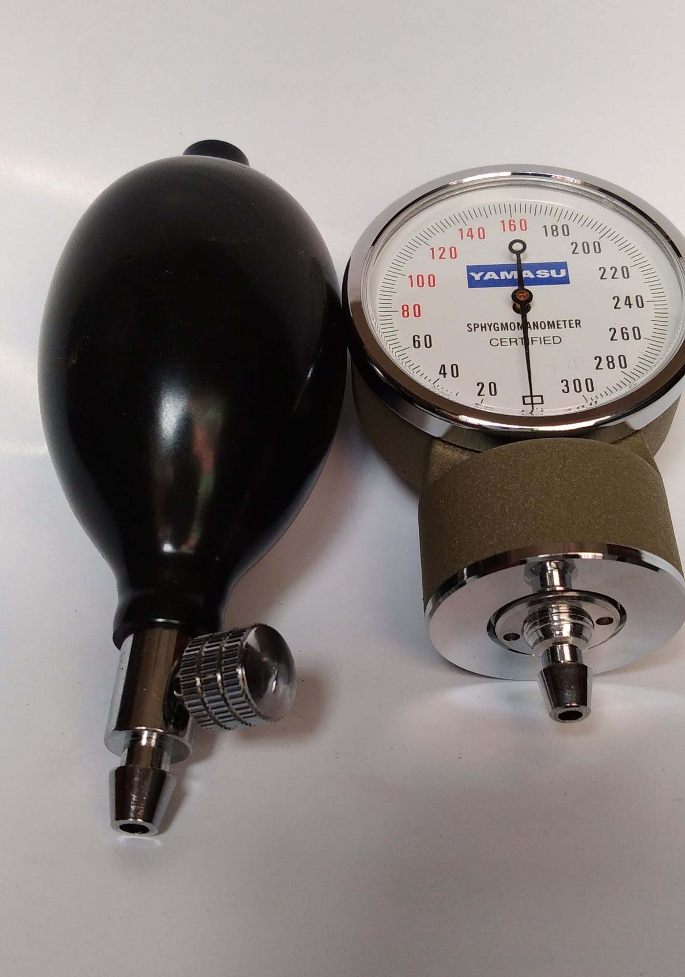 Picture of Yamasu Manual Blood Pressure Monitor Diastolic Sphygmomanometer Full Set