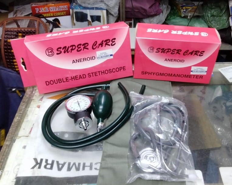 Picture of Analog Blood Pressure Machine & Stethoscope Set