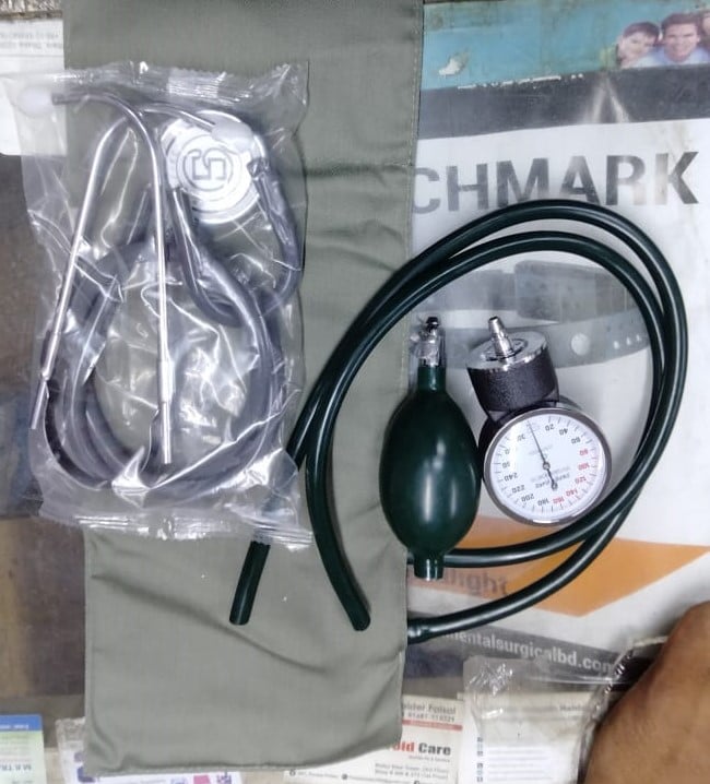 Picture of Analog Blood Pressure Machine & Stethoscope Set