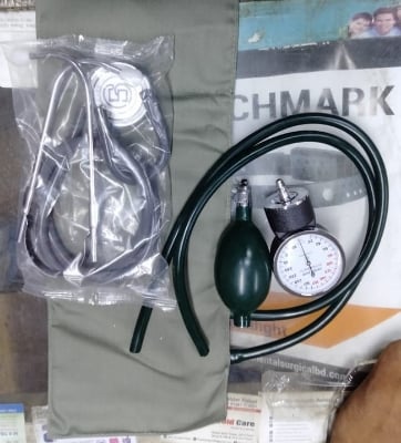 Picture of Analog Blood Pressure Machine & Stethoscope Set