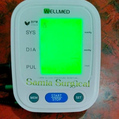 Picture of Wellmed Digital Blood Pressure Machine Voice Broadcasting and high resolution LCD Display. - Hand