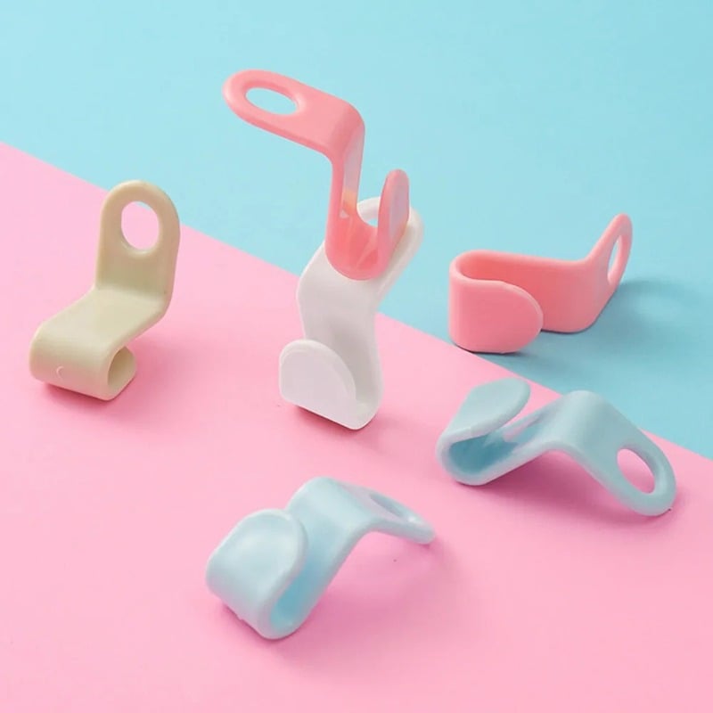 Picture of Cloth Hanger Connection Hook Home Clothes Hanger Link Buckle Thickened Plastic Stackable Clothes Hanger