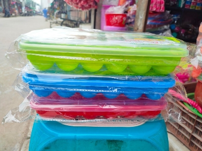 Picture of 18/ Eggs Dispenser Holder Eggs Storage Container Box Large 1 Dozen Capacity Plas.. - Multicolor