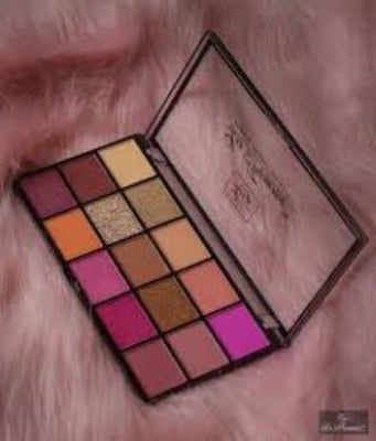 Picture of Huda  18 Color Eyeshadow Palettes