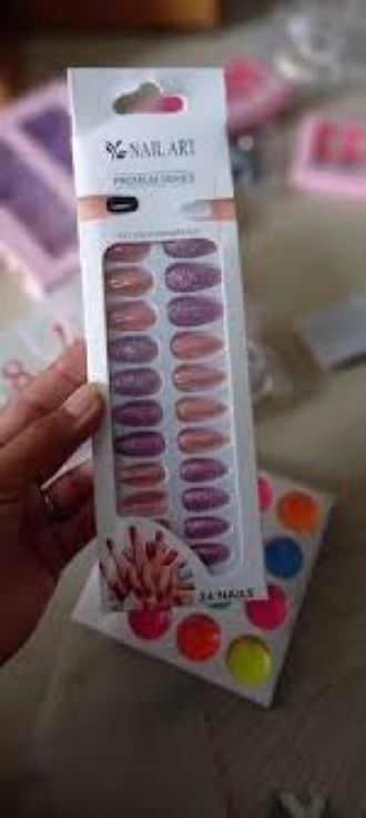Picture of Artificial Fancy Glittery Nails For Girls.