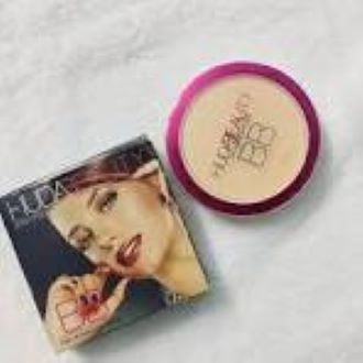 Picture of Huda Beauty 2 in 1 Powder Cake
