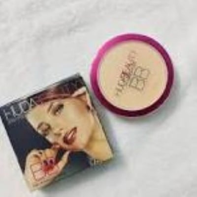 Picture of Huda Beauty 2 in 1 Powder Cake