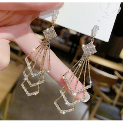 Picture of XIYANIKE Luxury Earrings Long Elegant Charming Flowers Rhinestone Pearl Fashion Pendant Earrings 2022 Jewelry Accessories