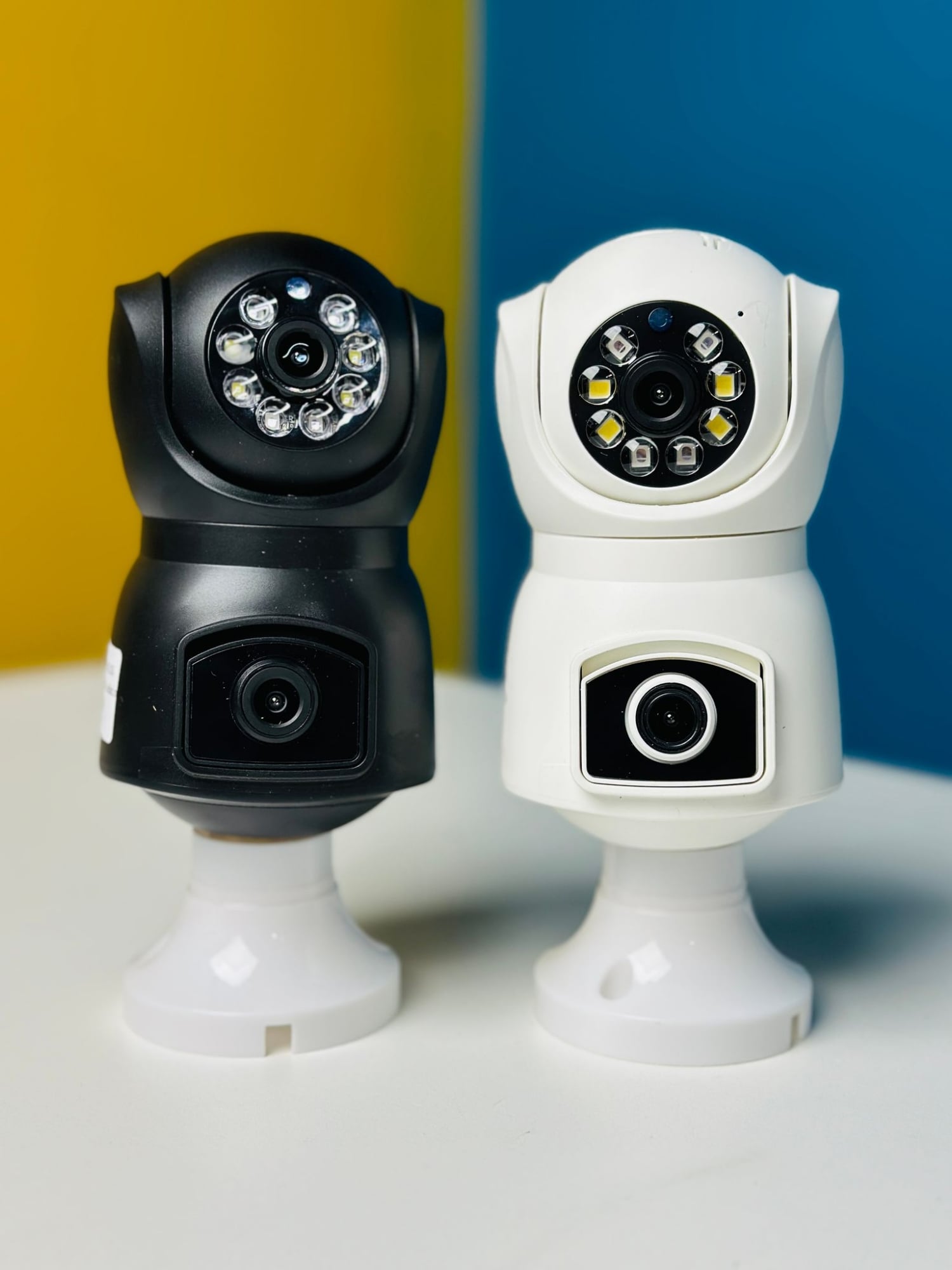 Picture of Q26 Dual lens ( Black ) Outdoor Bulb Ip Camera Black 