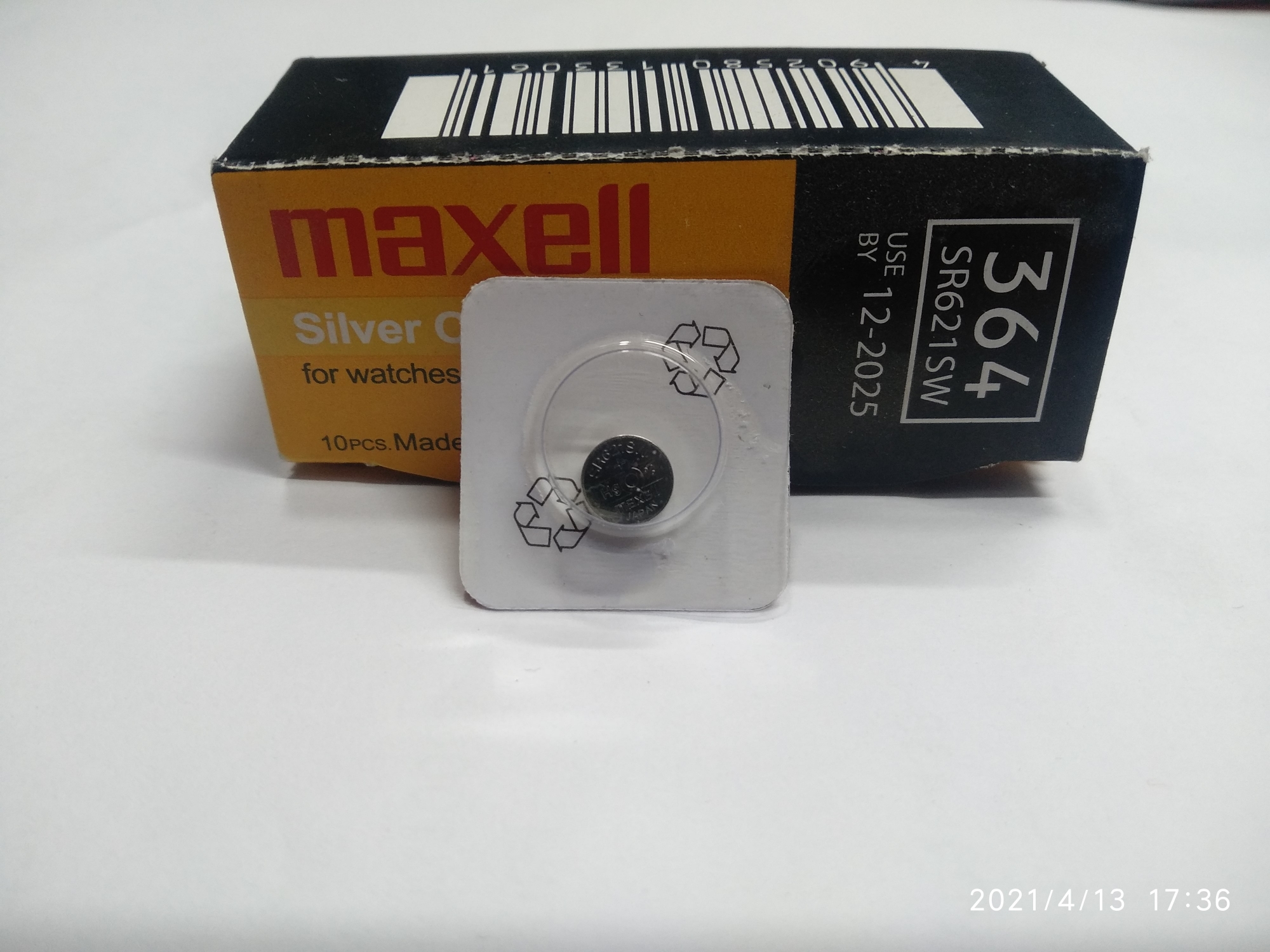 Picture of Maxl SR621SW / 364 1.55V Silver Oxide Button Cell Watch Battery 1Piece Silver