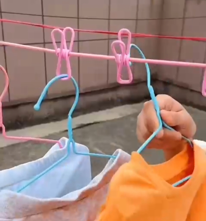Picture of Elastic Outdoor Clothesline Pants Laundry Drying Hanger Rope with 12 Clips Travel Camping Drying Clothes Hanger Multicolor 