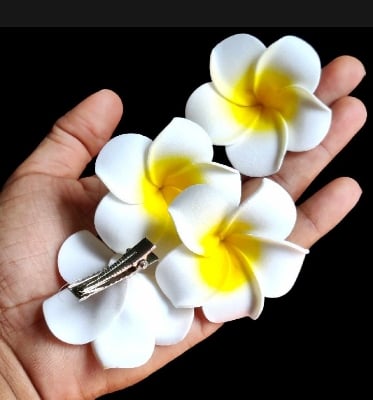 Picture of 3 Piece White Artificial Hawaii Flower Hair Clip Elegant Floral Claw Hair Accessories For Women's Hair Clips, Perfect For Hair Buns, Wedding, Marriage, Valentine's Day Gift Yellow Int: One size