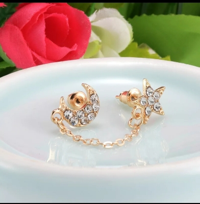Picture of Fashionable Earrings For Girls