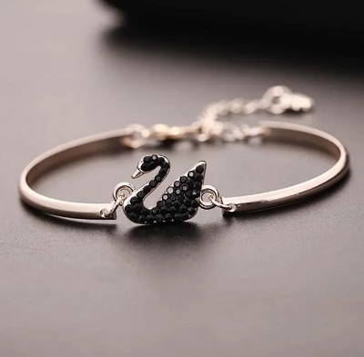 Picture of Beautiful retro style black lace Ring bracelet with ring set wrist jewelry