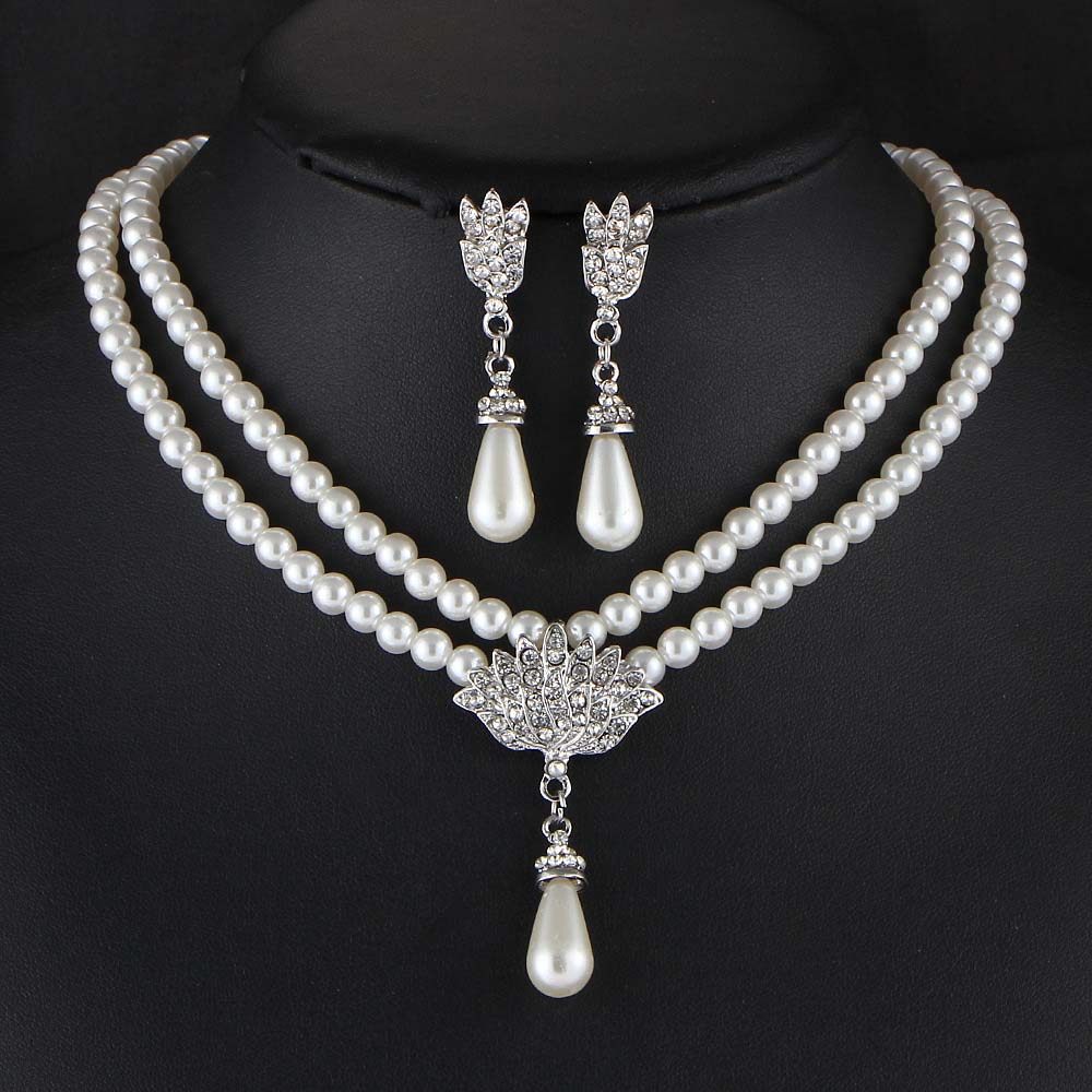 Picture of Women Necklace Love 3 piece set pearl necklace female earrings bracelet set bridal jewelry elegant van short clavicle neck chain-Multicolor-45 CM
