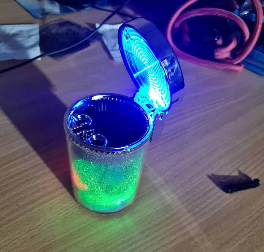 Picture of Car Ashtray with LED Light Flip Cover Luminous Ashtray
