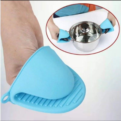 Picture of 2pcs Microwave Oven Mitt Heat Resistant Gloves Clips Silicone Anti-slip Glove Cooking Baking Kitchen Cooking Gadgets Oven Mitts-Nr mart - Multicolor