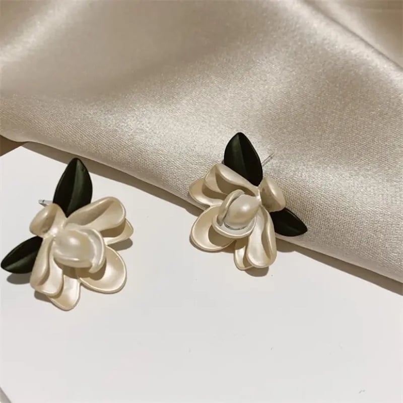 Picture of Elegant Glaze Gardenia Flower Stud Earrings