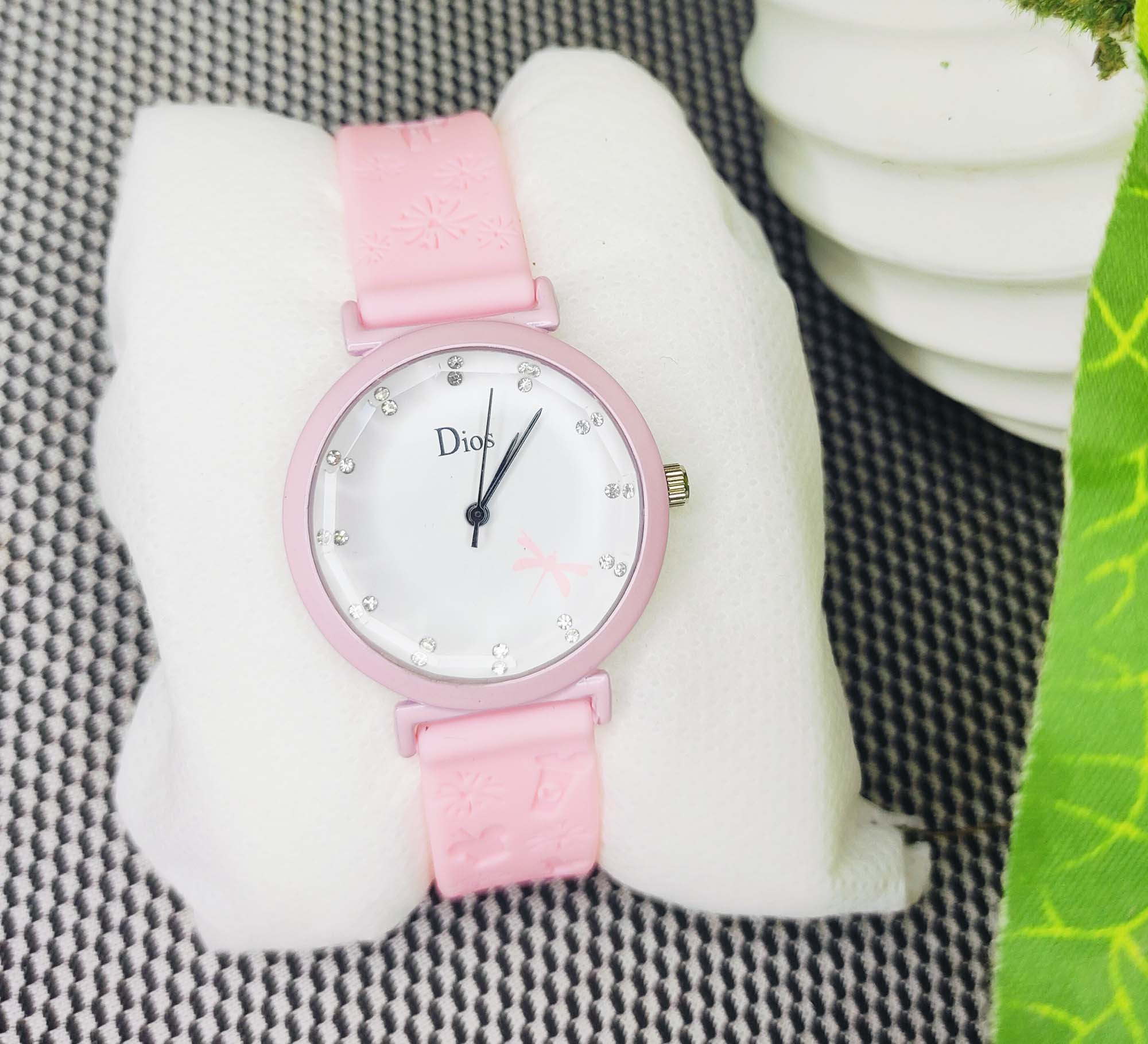 Picture of Women Fashion Casual Office Rubber Strap Watch Ladies Analog Watch