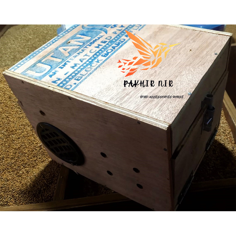 Picture of Breeding Box for cockatiel bird with tray
