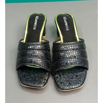 Picture of Snack Texture Heel - Black