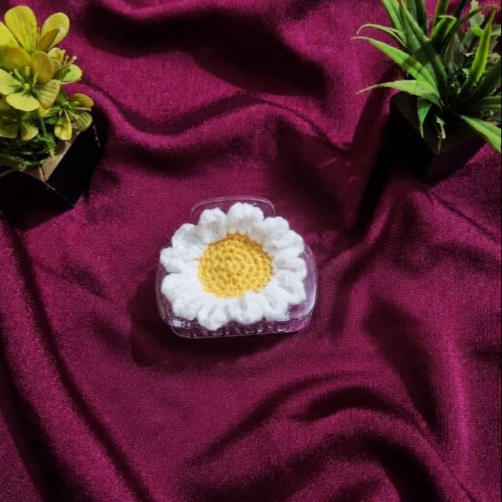 Picture of Handmade Crochet Daisy Flower Claw Clip | Cute White Floral Hair Claw Clip | Korean Style Aesthetic Hair Accessories for Women & Girls | Strong Hold Hair Clip - white CraftYana