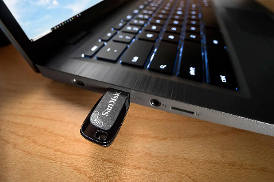 Picture of SanDisk 128GB Ultra Shift USB 3.2 Gen 1 Black Pen Drive # SDCZ410-128G-G46