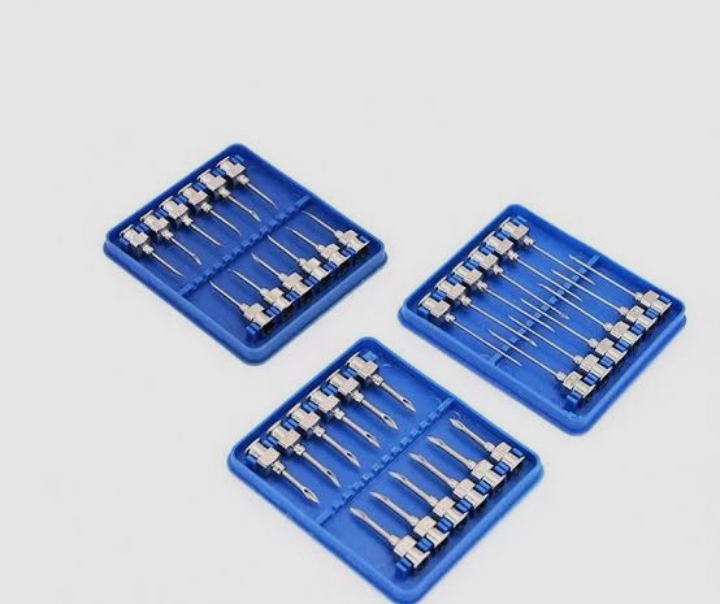 Picture of Nylon Syringe for Veterinary Use with 12 pis Niddle 