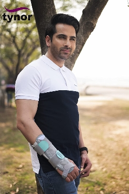Picture of TYNOR Forearm Splint Universal Support & Immobilization 