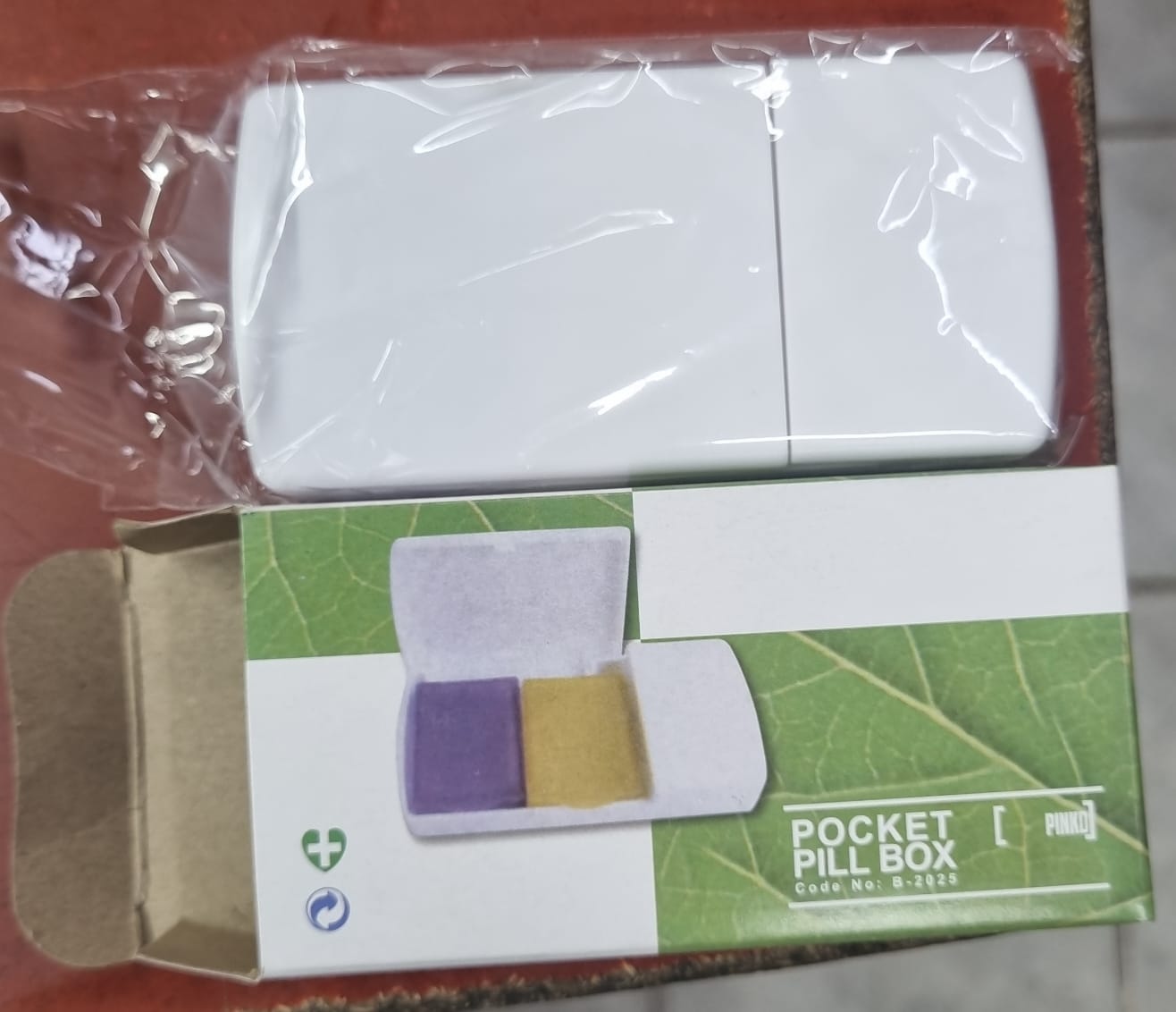 Picture of Portable Medicine Cutter Splitter Divide Storage Case Multicolor