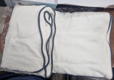 Picture of electric under blanket size 60 inch x 42 inch White