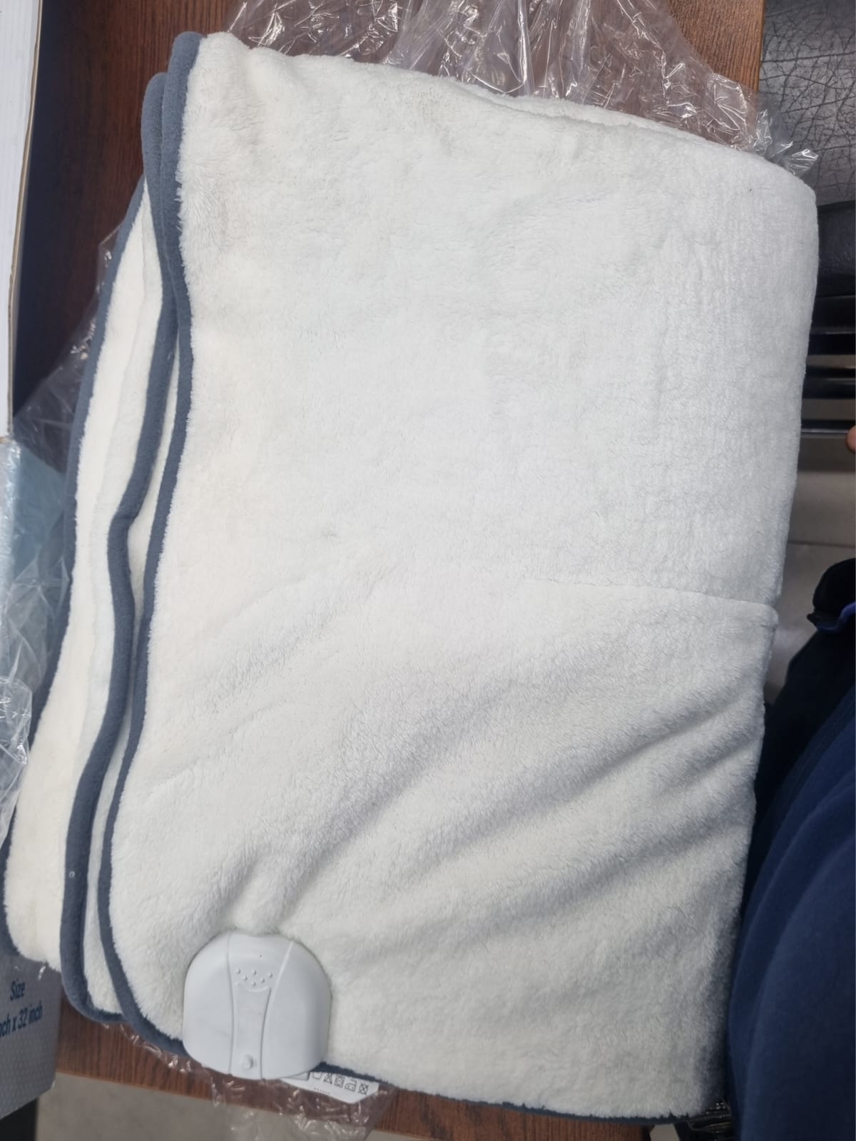 Picture of electric under blanket size 60 inch x 42 inch White