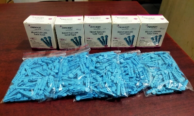 Picture of Sterile Round Blood Lancets 500pcs Twist Type 31G Painless Single Use Needles for Glucometer Pen 5 box Blue