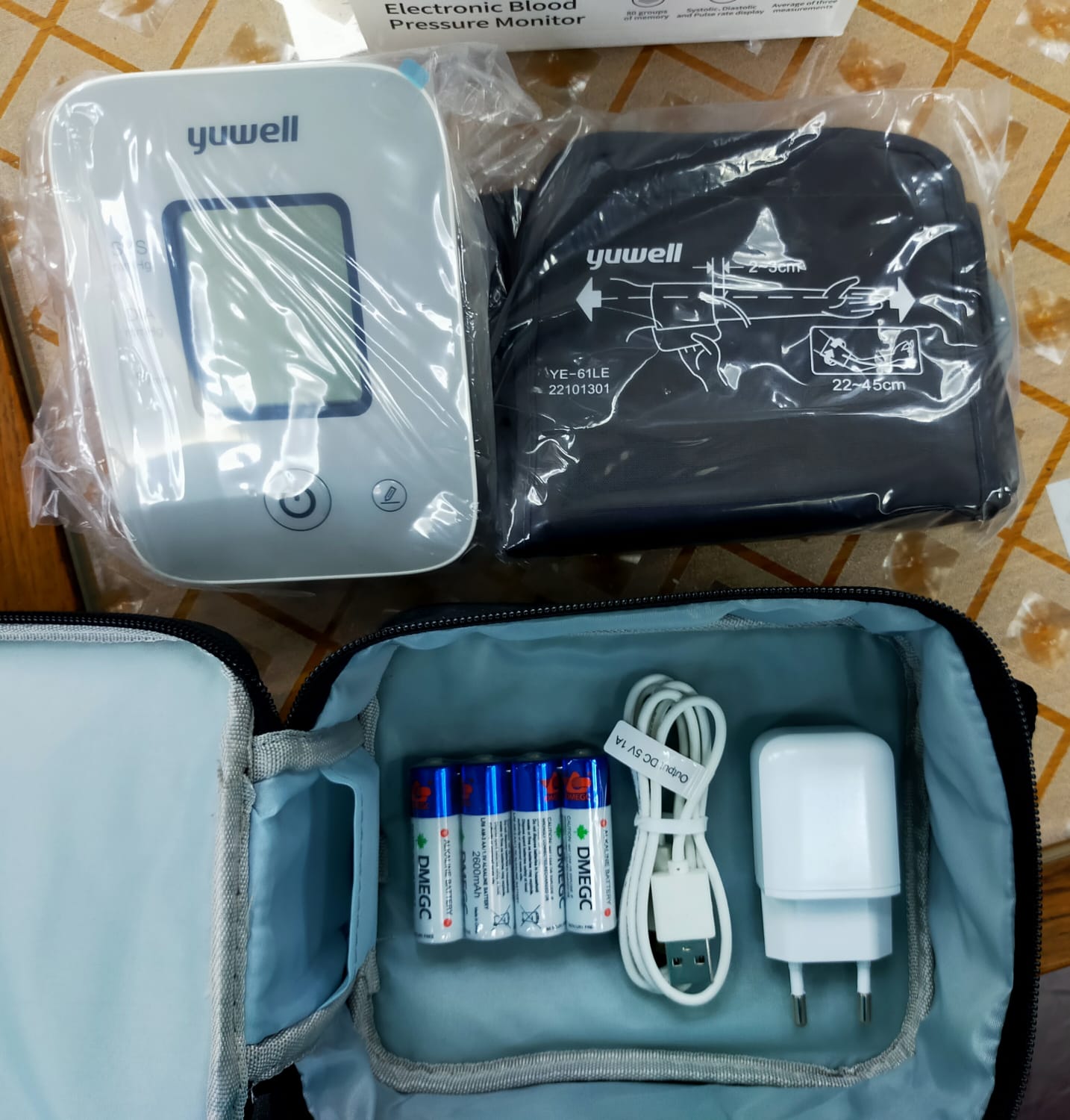 Picture of Electronic Blood Pressure Monitor YE610D Yuwell White