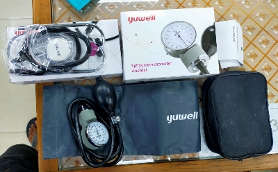 Picture of Manual Blood Pressure Machine & Stethoscope yuwell Black