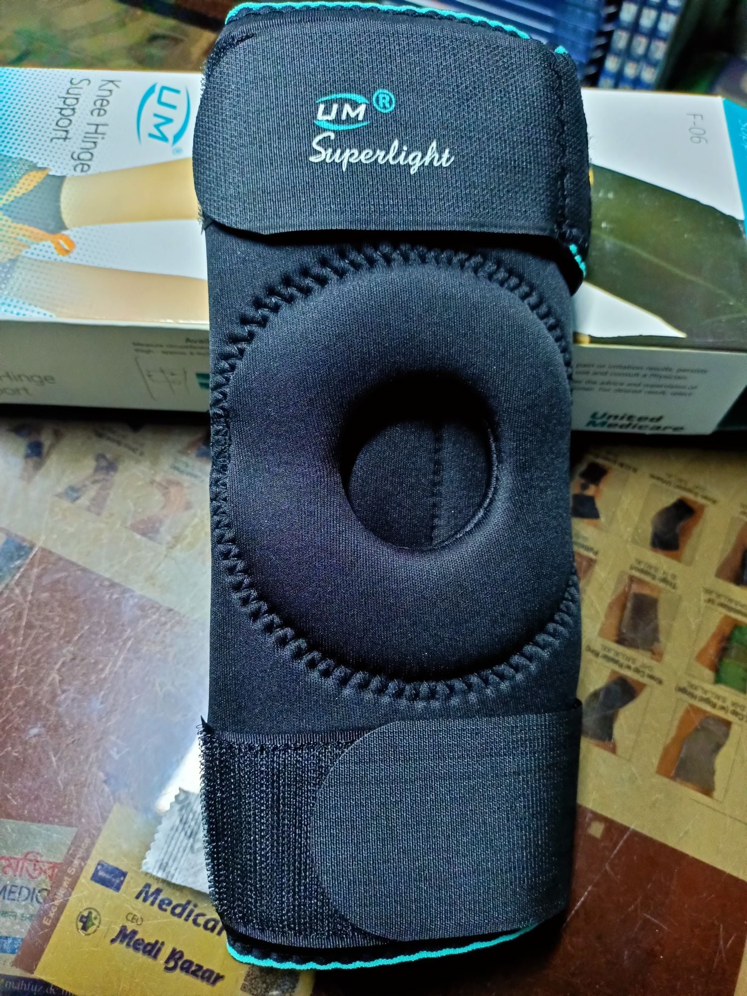 Picture of Knee support hinged,open knee support, Adjustable pain relief support Black