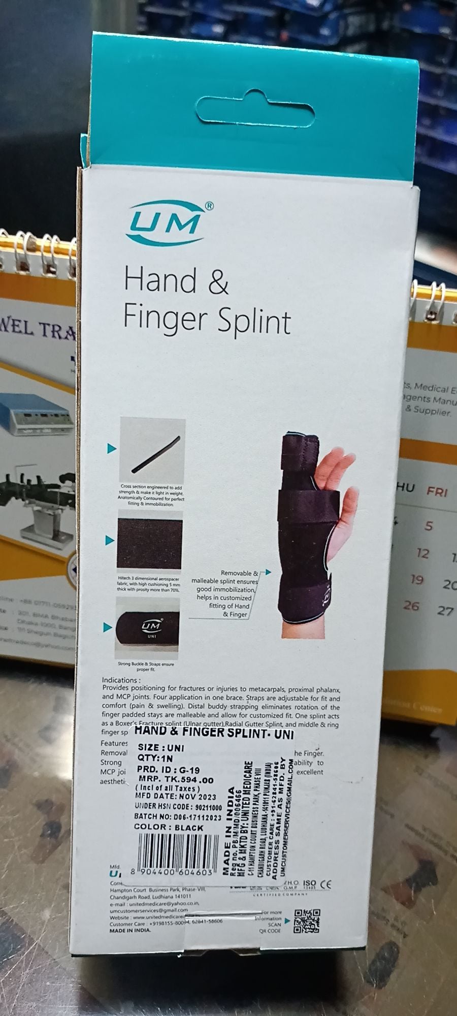 Picture of Hand & Finger Splint (Adjust & tighten strap around the palam area) Black
