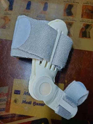 Picture of 1Pc Foot Care Bunion Splint Big Toe Straightener Corrector Pain Relief Hallux Valgus Correction Orthopedic Supplies Pedicure White