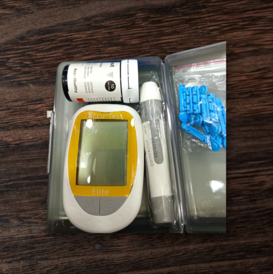 Picture of Accu-Test Elite Blood Glucose Monitor (Korean) with 10 Strips and 10 Needles Multicolor